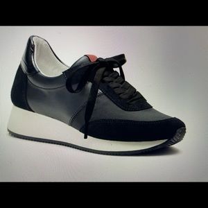 NEW Banana Republic Essential Trainer Sneaker